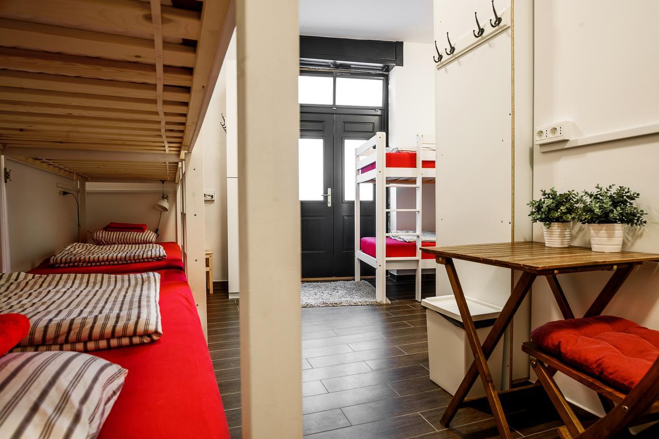 Turn Hostel Ljubljana Buitenkant foto