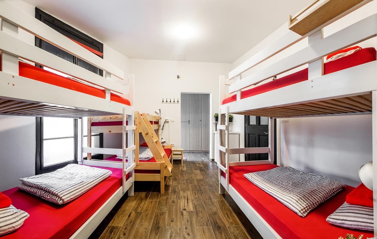Turn Hostel Ljubljana Buitenkant foto
