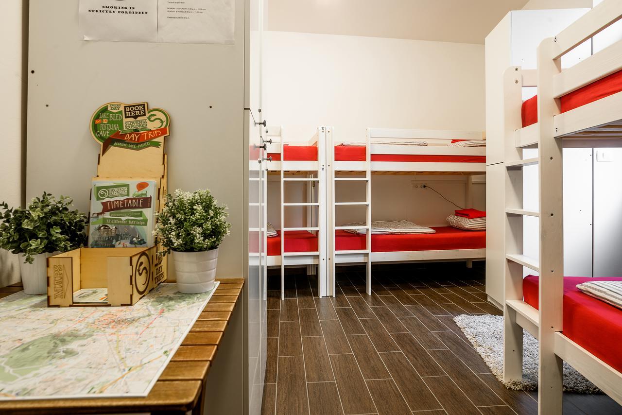 Turn Hostel Ljubljana Buitenkant foto