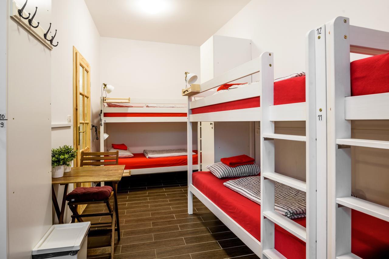 Turn Hostel Ljubljana Buitenkant foto