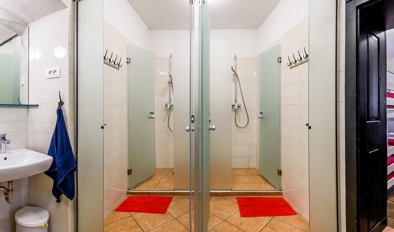 Turn Hostel Ljubljana Buitenkant foto