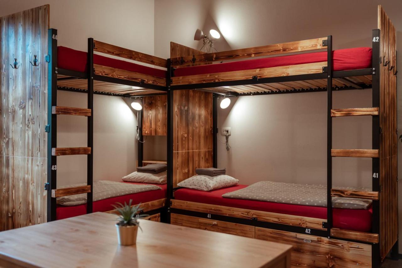 Turn Hostel Ljubljana Buitenkant foto